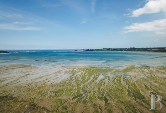 A set of two manor houses overlooks the Bay of Morlaix in Carantec on the north coast of Finistère - photo  n°3